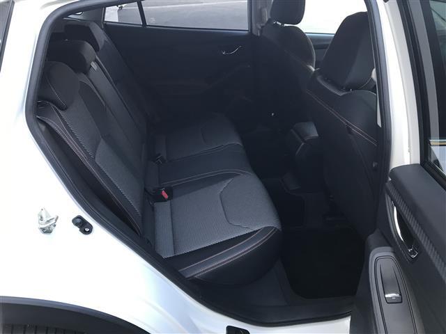 ◇2列目シート【広々としたスペースで大人の方でも十分座るスペースがございます！オプションでシート撥水、内装丸洗いクリーニングなども取り扱っております。ご希望の際はスタッフまでお申し付けください。】