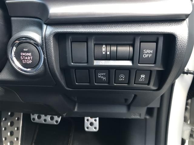 【スバルリヤビークルディテクション（後側方警戒支援システム）】クルマの後側方から接近する車両をセンサーが検知し、ドアミラーのLEDインジケーターや警報音でドライバーに注意を促します。