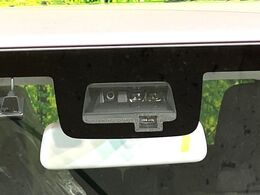 【スズキ　セーフティサポート】走行中に前方の車両等を認識し、衝突しそうな時は警報とブレーキで衝突回避と被害軽減をアシスト。より安全にドライブをお楽しみいただけます。