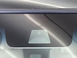 【ホンダセンシング】走行中に前方の車両等を認識し、衝突しそうな時は警報とブレーキで衝突回避と被害軽減をアシスト。より安全にドライブをお楽しみいただけます。