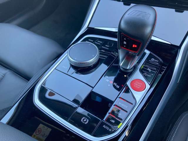 ★BMWエマージェンシーサービス：24時間、様々なトラブルの応急処置のアドバイス、出張修理やレッカー手配、お客様の交通手段やホテルの確保、そして場合によっては、その費用までをも負担するというサービスで