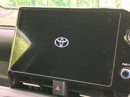 【10.5インチナビ】高級感とインパクトのある大画面ナビを装備。各種オーディオ操作はもちろん、スマホ連携もできる利便性の高いナビです♪