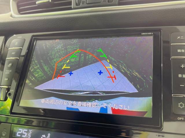 【バックカメラ】駐車時に後方がリアルタイム映像で確認できます。大型商業施設や立体駐車場での駐車時や、夜間のバック時に大活躍！運転スキルに関わらず、今や必須となった装備のひとつです！