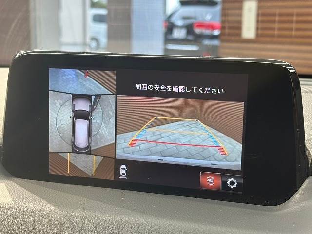 【アラウンドビューモニター】全周囲カメラで危険察知。狭い駐車場でも安心して駐車できますね。