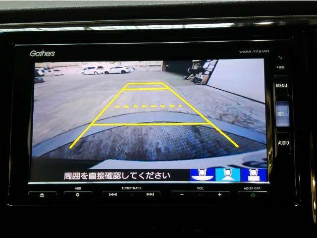 後方確認はオマカセのリアカメラ付です。雨天時や夜間のバック駐車時などで特に視界の安全確認に役立ちます。