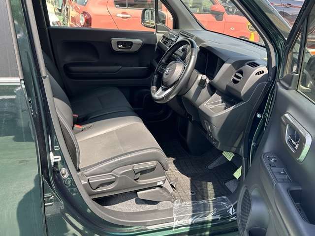★納車前に、専属のクリーニングスタッフが、ピッカピカにクリーニングして納車いたします！もちろん、ピッカピカの状態でお渡しするクリーニング費用も支払総額に含まれています！