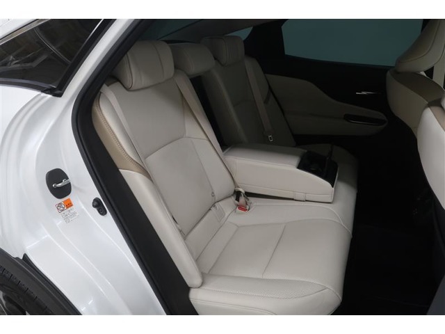 「使ってバック・・カードのポイントで月々の負担を軽減」。車種・年式によっては、対象外の車もあります。