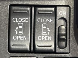 【両側パワースライドドア】スマートキーや運転席のスイッチで後席両側スライドドアの開閉が可能♪電動だから力を入れてドアを開ける必要が無く、小さなお子様でも簡単に開け閉めでき快適です♪