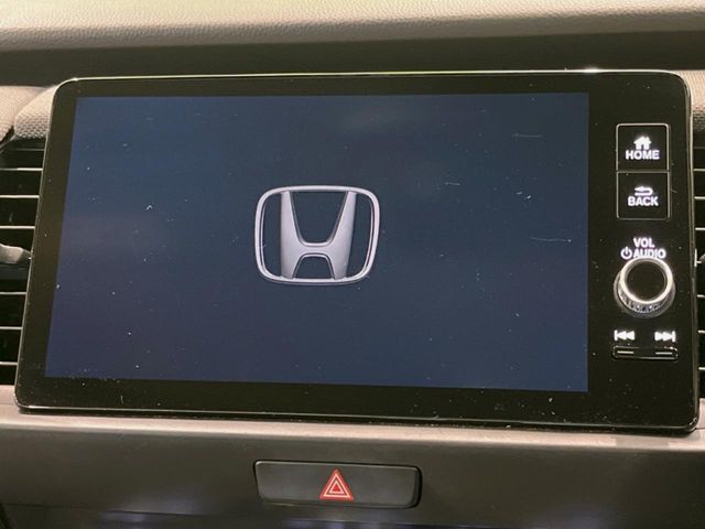 【メーカー純正ナビ】インテリアに溶け込むスタイリッシュな「専用設計」メーカーナビを装備♪視認性や操作性など基本性能にも優れ、より上質なカーライフをお楽しみいただけます。