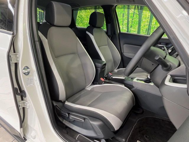 運転席シート廻りは使用感も少なく、良好な状態となっています。前オーナー様が丁寧に使っていたことがよくわかりますね。