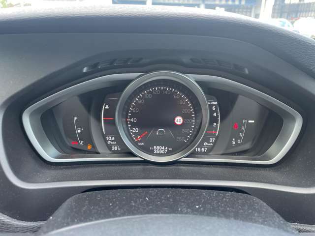 LIBERALAでは多種多様の車種をご用意させていただいております。お客様がご納得いくまで、そのお車の持つ特性を五感すべてで感じ取っていただける場をご提供します。