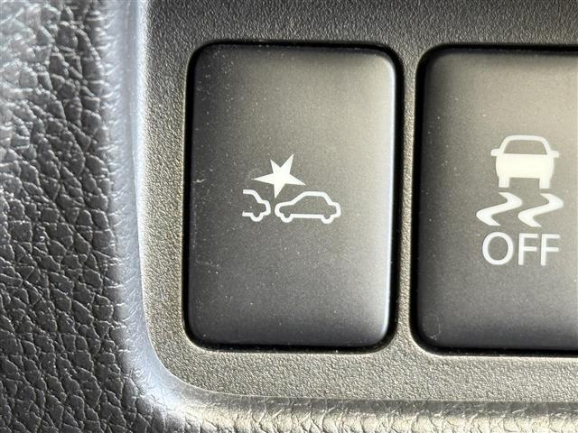 【エマージェンシーブレーキ】前方の車両や歩行者を検知し、衝突による事故回避をサポートします！機能には限界があるためご注意ください。