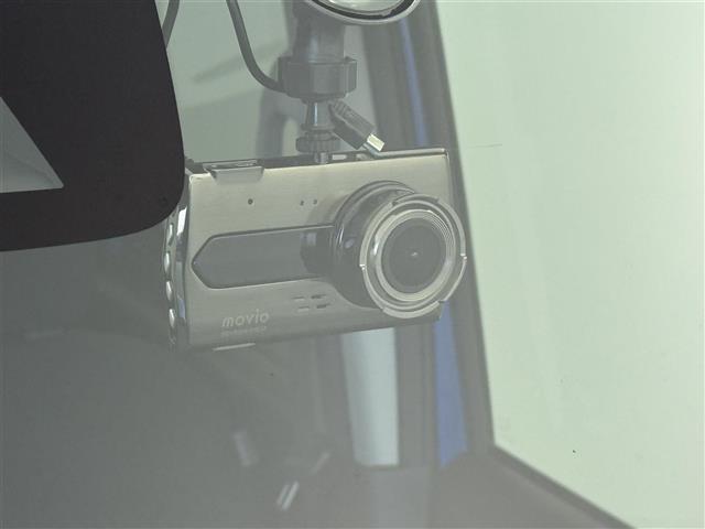 【ドライブレコーダー】映像・音声などの運転中の記録を残します。事故などを起こした起こされた時の証拠になりえますので、もしも時でも安心ですね。