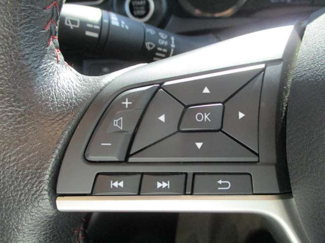 ハンドルにオーディオスイッチが装着されてます。簡単に音量操作などができますので大変便利です。