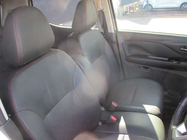 フロントシートです。座り心地もバッチリです。