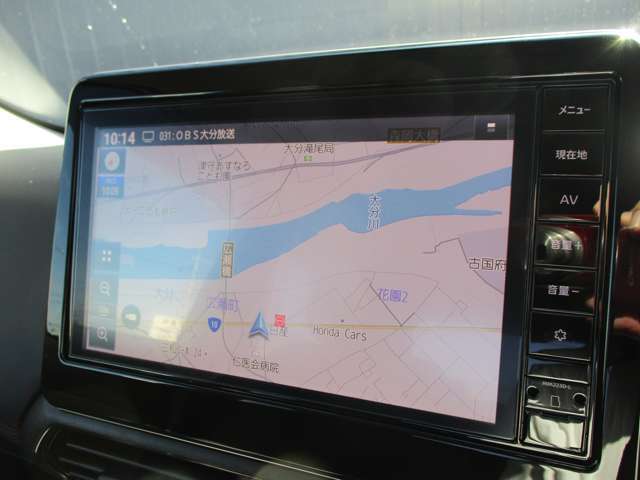 日産純正の地デジ対応ナビゲーションが装着されてます。