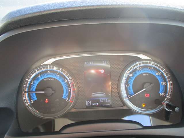 運転席のスピードメーターになります。明るく見やすく安全快適なドライブを楽しめます。