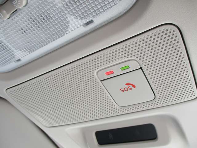 日産コネクトS0S装備されてます。（SOSコール使用するには申し込みが必要です。）