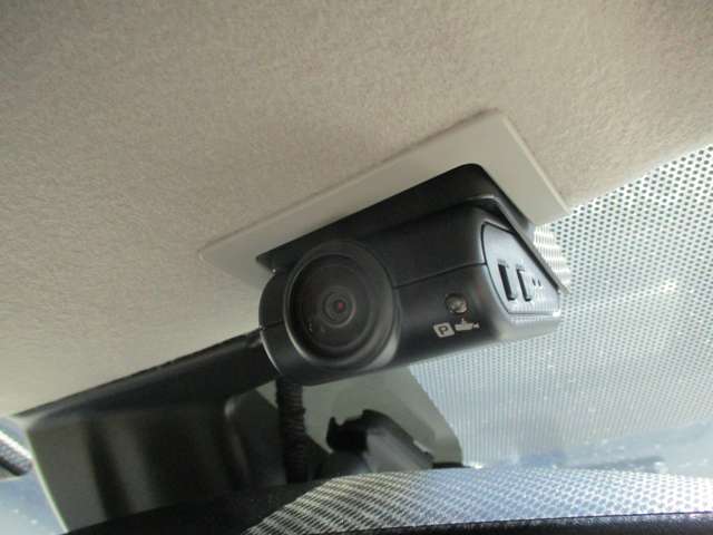 日産純正ドライブレコーダー前後付きです