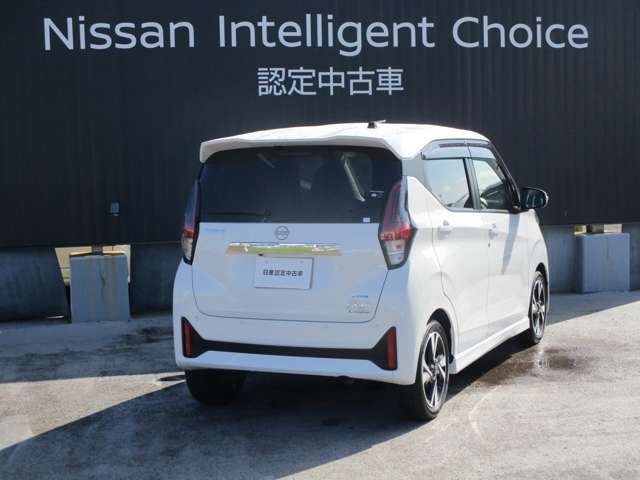 ボディーカラーはホワイトパールです