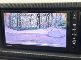 【バックカメラ】駐車時に後方がリアルタイム映像で確認できます。大型商業施設や立体駐車場での駐車時や、夜間のバック時に大活躍！運転スキルに関わらず、今や必須となった装備のひとつです！