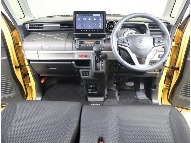 コンテナを思わせるマッチョなデザイン！アウトドアユースでも映えること間違いなしの運転空間です！
