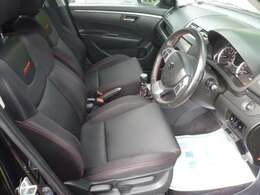 また、当社はローバーミニ＆BMWミニの販売・整備を得意としております。アルミホイール等のカスタマイズパーツまで、展示車も豊富に取り揃えております！