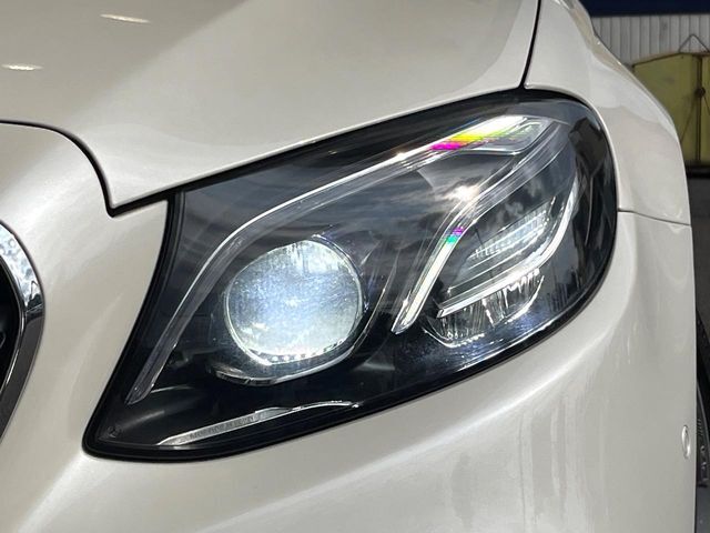 ●LEDヘッドライト：夜間走行時も良好な視界を確保し安心して運転できる高輝度LEDヘッドライトを装備！点灯速度が早く、消費電力も抑えられています。