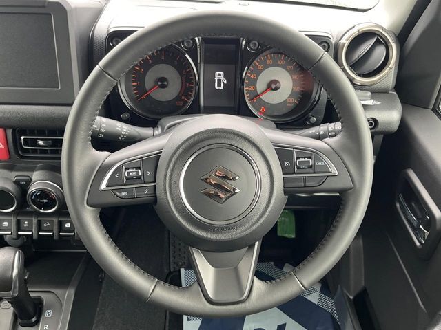 【ステアリングスイッチ】運転中、前方から目線をそらすことなく、オーディオ等の操作が可能な便利機能！安心＆快適なドライブを演出してくれます♪