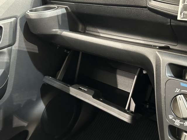 納車前にはスタッフによってピカピカに仕上げてご納車致します。オプションでガラスコーティングなどオススメ品も格安で承ります！