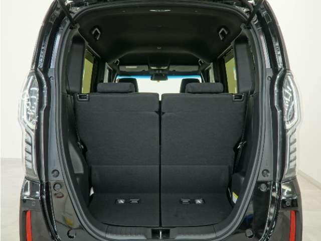 コンパクトなボディでもたっぷり詰めます。更にシートスライド機構や、チップアップ・ダイブダウン機構で、普段のお買い物や通勤から、レジャーまで多彩な使い勝手で日々快適に使用していただけるお車です。