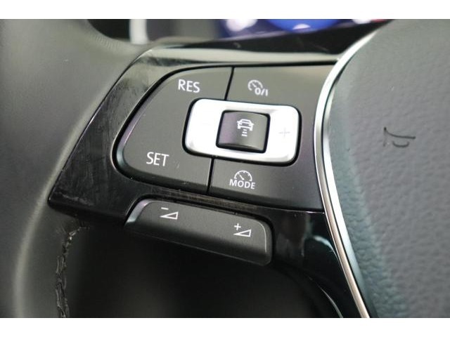 アダプティブクルーズコントロール（全車速追従機能付）は30-160kmhまで設定可能で、クルーズコントロールにレーダーセンサーを組み合わせたシステムとなります。長距離走行時などでの疲労を低減させます！