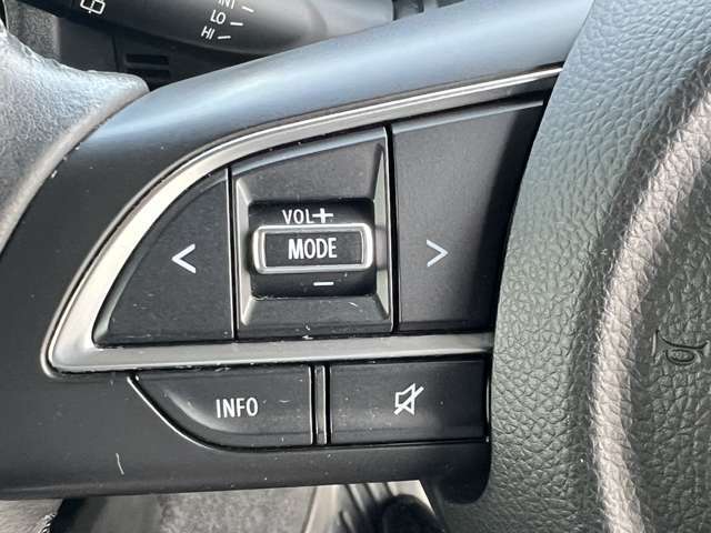 【ステアリングスイッチ】運転中、前方から目線をそらすことなく、オーディオ等の操作が可能な便利機能！安心＆快適なドライブを演出してくれます♪