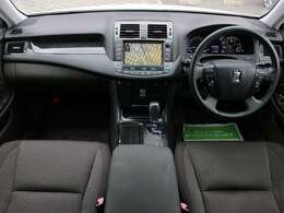 すっきりとしたクラウンらしいデザインのダッシュ回り！フロントビューの視認性もよく運転しやすいと思います★