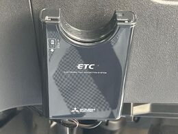 【ETC】高速道路の料金所をストレスなく通過！話題のスポットやサービスエリアに多い「スマートIC」利用時は必須のアイテムです。当店でセットアップを実施、ご納車当日からすぐにご利用いただけます！