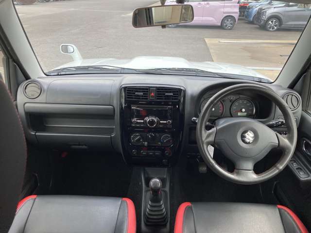 【オシャレでモダンな飽きのこないインパネ】機能的でシンプルでスッキリ、操作性もとても高いですよ☆飽きのこないインパネです☆