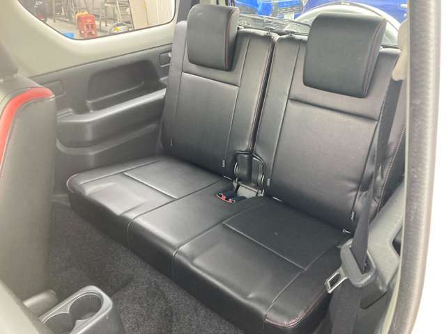 【綺麗な背もたれ】大切に乗られてきたお車ですのでとても綺麗な状態です☆クリーニングをし納車いたします☆