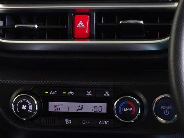 車内を快適に、オートエアコンを装備してます。