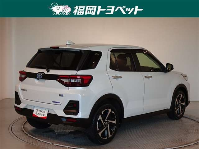 色は人気のシャイニングホワイトパールです。