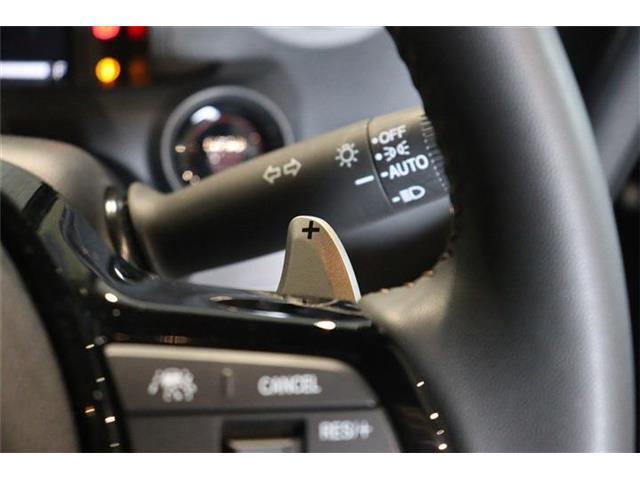 体格に合わせてシートの位置をきめ細かく調節できるので、いつでも最適な運転姿勢をキープ。操作も軽く、ラクラクです