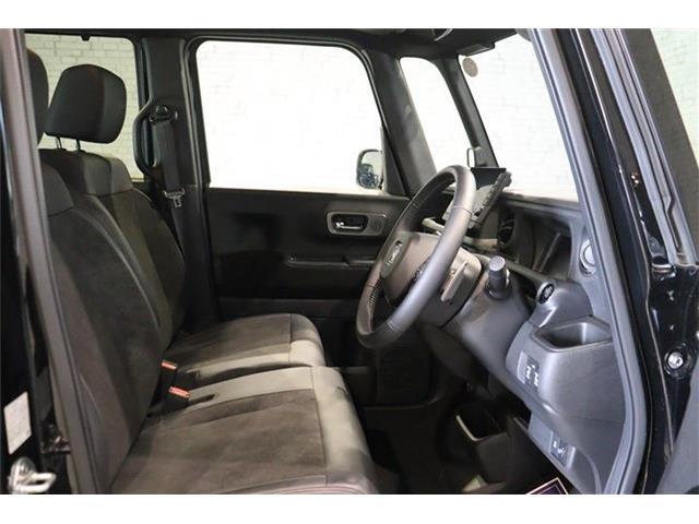 体格に合わせてシートの位置をきめ細かく調節できるので、いつでも最適な運転姿勢をキープ。操作も軽く、ラクラクです