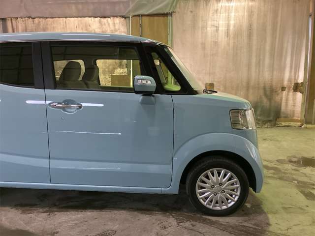 当店は全車両に自社保証を付帯しております。保証項目の豊富さには自信があります。詳細はスタッフまでお尋ねください。