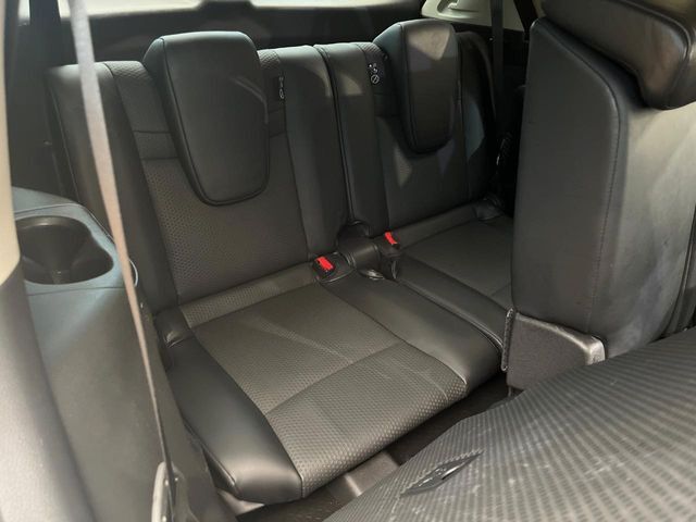 3列目シートはもちろん状態良好☆大人でもゆったりと座って頂けますので、大人数でのお出かけもラクラクです♪ご家族で、気の知れた仲間で、ドライブに行くのが楽しみですね♪