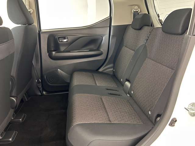クッション性が高い後席シートでゆったりと座ることができます！