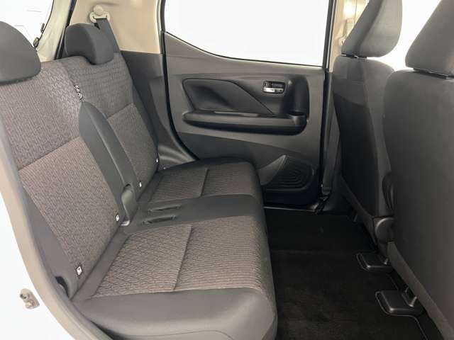 クッション性が高い後席シートでゆったりと座ることができます！