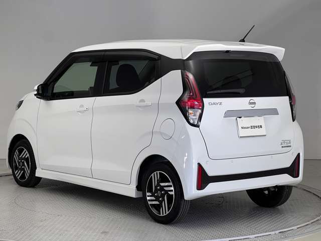 【ワイド保証】日産販売店の中古車には、無料で保証が付いています。走行距離無制限で、無料保証期間は1年間から。品質に自信があるから実現した、日産ならではの保証です。