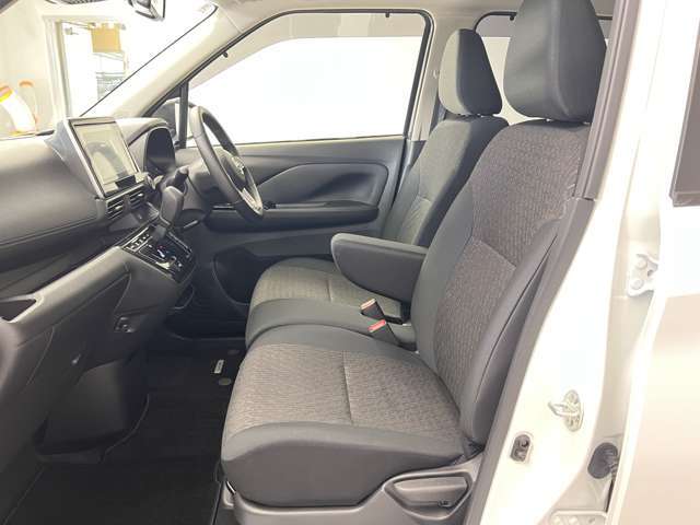 【車内ルームクリーニング済】専門スタッフにより車内はきれいにルームクリーニングを行っております。