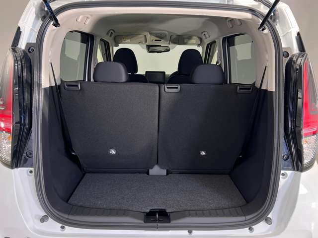 【ラゲッジスペース】ラゲッジスペースは広々です。