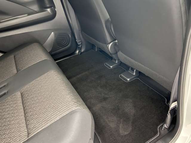 フロアマットもきれいな状態です。