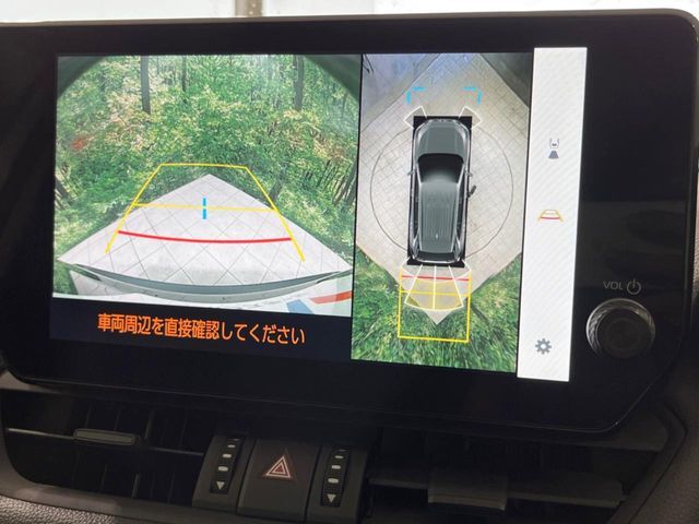 【パノラミックビューモニター】専用のカメラにより、上から見下ろしたような視点で360度クルマの周囲を確認することができます☆死角部分も確認しやすく、狭い場所での切り返しや駐車もスムーズに行えます。